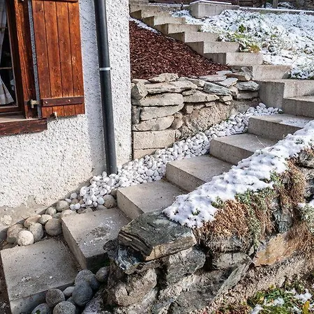 Bella Vouarda. Cosy Traditional Alpine Σαλέ Ayer