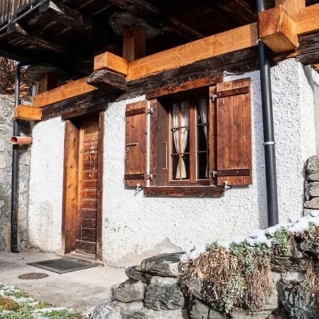 Bella Vouarda. Cosy Traditional Alpine Σαλέ Ayer