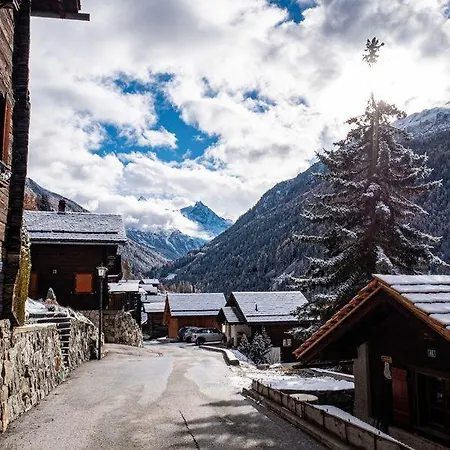 Bella Vouarda. Cosy Traditional Alpine Chalet *